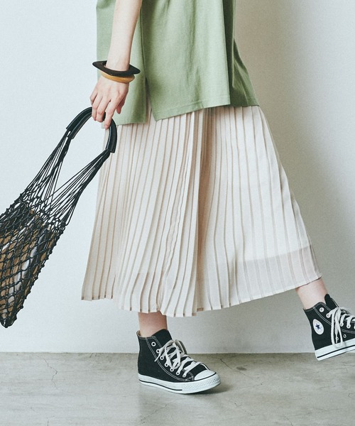 WEGO（ウィゴー）の「WEGO/シアープリーツロングスカート（スカート・レディース・ホワイト/ホワイト系その他/アニマル/ドット/オフホワイト/ブラック/サックスブルー・FREE）」の2枚目の写真