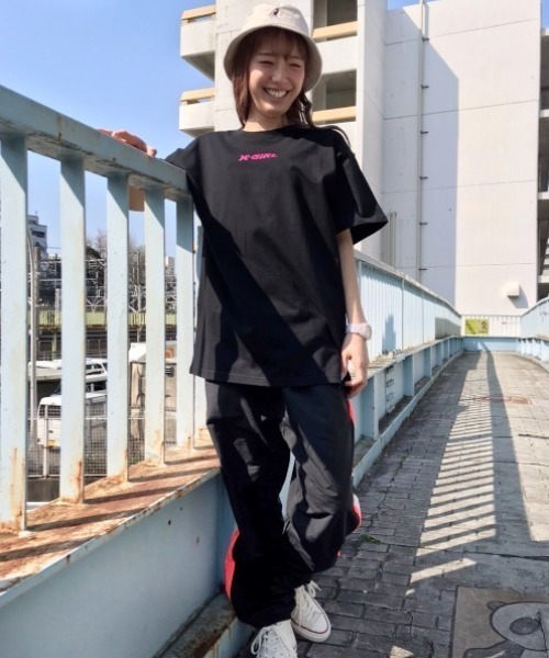 X-girl（エックスガール）の「【ZOZOタウン限定アイテム】X-girl   ビッグシルエットロゴＴシャツ  105201011052（Tシャツ/カットソー・レディース・グリーン/ホワイト/ベージュ/ブラック/ピンク・M/L）」の12枚目の写真