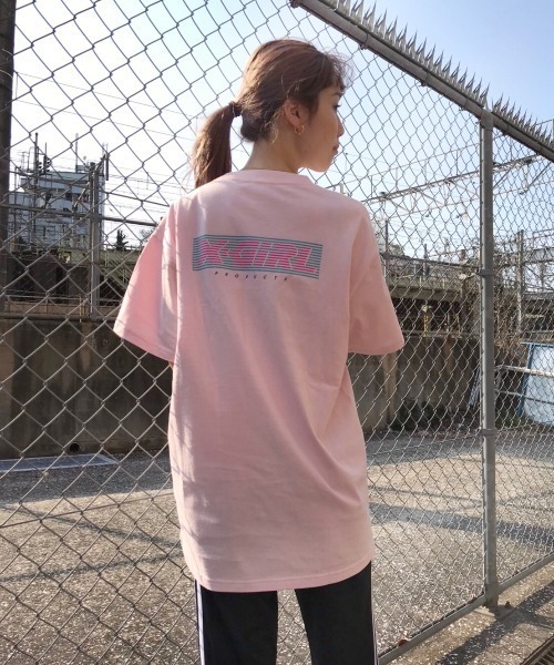X-girl（エックスガール）の「【ZOZOタウン限定アイテム】X-girl   ビッグシルエットロゴＴシャツ  105201011052（Tシャツ/カットソー・レディース・グリーン/ホワイト/ベージュ/ブラック/ピンク・M/L）」の16枚目の写真