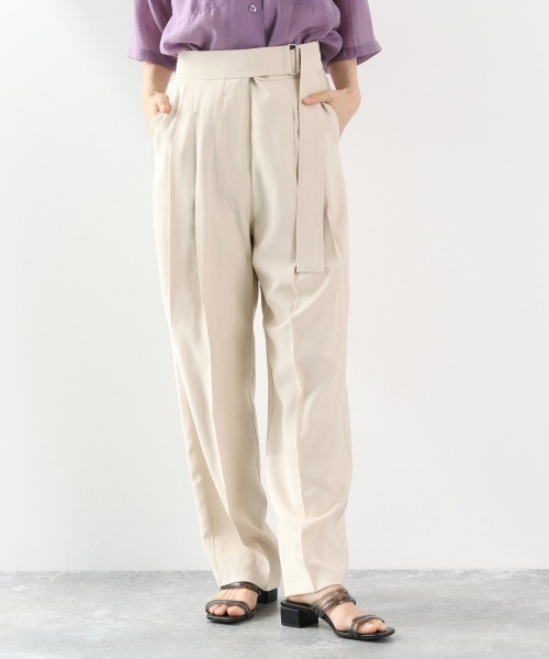 LOWRYS FARM(ローリーズファーム)の「ベルトツキタックパンツ 886978(その他パンツ・レディース・チャコールグレー/ベージュ/アイボリー/カーキ・MEDIUM/LARGE)」の2枚目の写真