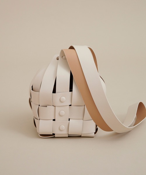 MARY AL TERNA（メアリオルターナ）の「【MARY AL TERNA(メアリオルターナ)】巾着ショルダーバッグ　/SHOULDER BAG HUG　MA0201BG-09（ショルダーバッグ・レディース・ホワイト/ブラウン/ブラック・FREE）」の8枚目の写真