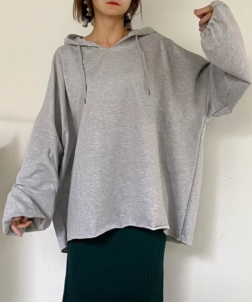 muure（ミュール）の「ボリュームスリーブ パーカーカットソー（Tシャツ/カットソー・レディース・ホワイト/ブラック/グレー・FREE）」の3枚目の写真