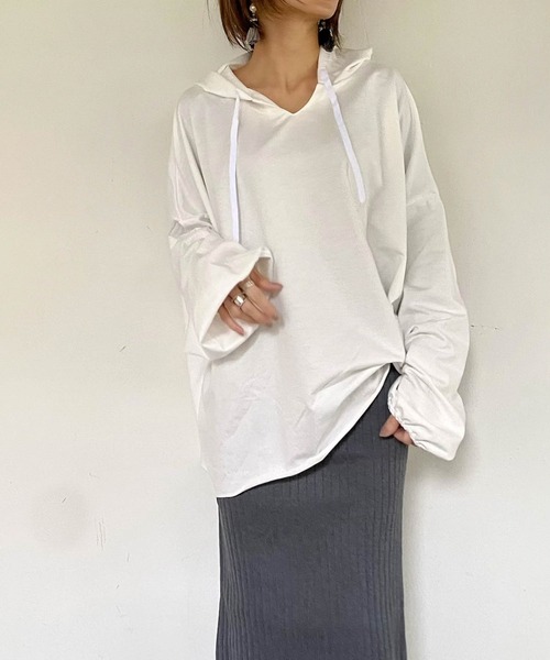 muure（ミュール）の「ボリュームスリーブ パーカーカットソー（Tシャツ/カットソー・レディース・ホワイト/ブラック/グレー・FREE）」の6枚目の写真