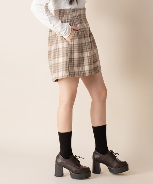 Mysa&Liina(ミーサリーナ)の「ハイウエストショートパンツ(その他パンツ・レディース・ブラック/ピンク/A/B/キナリ・M)」の6枚目の写真