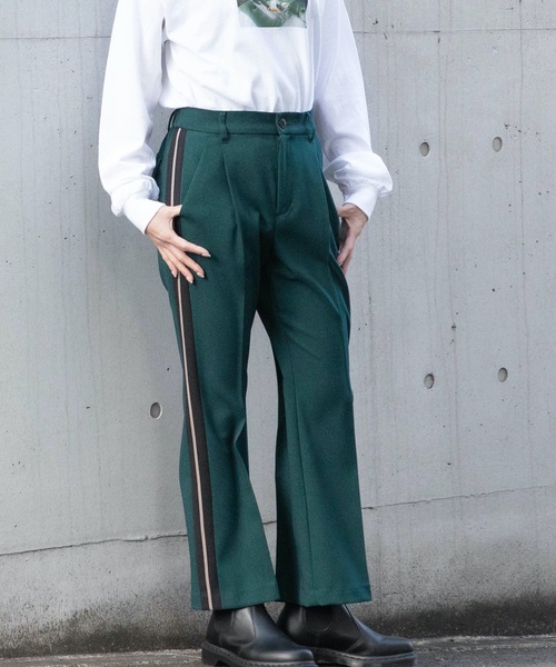 La SRIC（ラスリック）の「La SRIC / アンクル丈フレアサイドラインパンツ（その他パンツ・レディース・ダークブラウン/グリーン・38）」の2枚目の写真