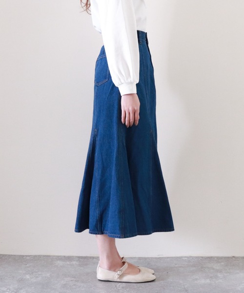 archives(アルシーヴ)の「切替フレアデニムスカート(スカート・レディース・ブラック/ロイヤルブルー/アイボリー・MEDIUM)」の13枚目の写真