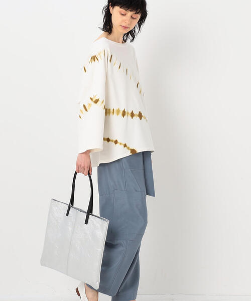 TOMORROWLAND （トゥモローランド）の「VANGI メタリックレザートートバッグ（トートバッグ・レディース・シルバー系その他・FREE）」の2枚目の写真