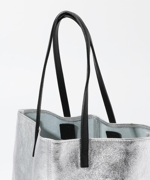 TOMORROWLAND （トゥモローランド）の「VANGI メタリックレザートートバッグ（トートバッグ・レディース・シルバー系その他・FREE）」の7枚目の写真