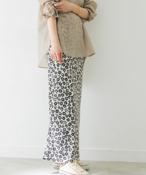 URBAN RESEARCH（アーバンリサーチ）の「プリントマキシスカート（スカート・レディース・キャメル/チャコールグレー・38/36）」の3枚目の写真