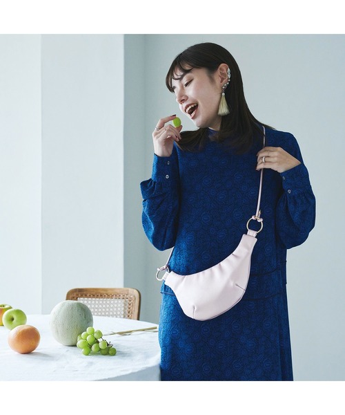 Kraso（クラソ）の「ＫＡＷＡＩＩ　ＣＯＭＰＡＮＹ　わたしのお気に入りをチャージする　ストマックサコッシュ（ショルダーバッグ・レディース・ピンク・ONE SIZE）」の8枚目の写真