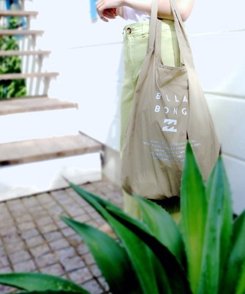 BILLABONG(ビラボン)の「BILLABONG レディース MARCHE BAG マルシェ/エコバッグ 【2021年夏モデル】/ビラボントートバッグ(エコバッグ/サブバッグ・レディース・ブラック×ブルー/ブラック/レッド/カーキ・FREE)」の4枚目の写真