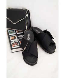 Realta(レアルタ) ジップポケット付きクロスベルト サンダル