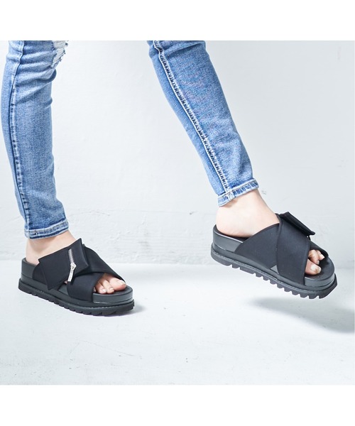 Realta（レアルタ）の「Realta(レアルタ) ジップポケット付きクロスベルト サンダル（サンダル・レディース・ブラック/グレー/カーキ・S/M/L/LL）」の22枚目の写真