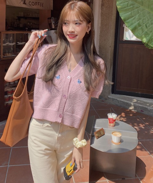 meJane(ミージェーン)の「フラワーモチーフVネックカーディガン(カーディガン/ボレロ・レディース・ホワイト/ピンク/ブルー・FREE)」の3枚目の写真