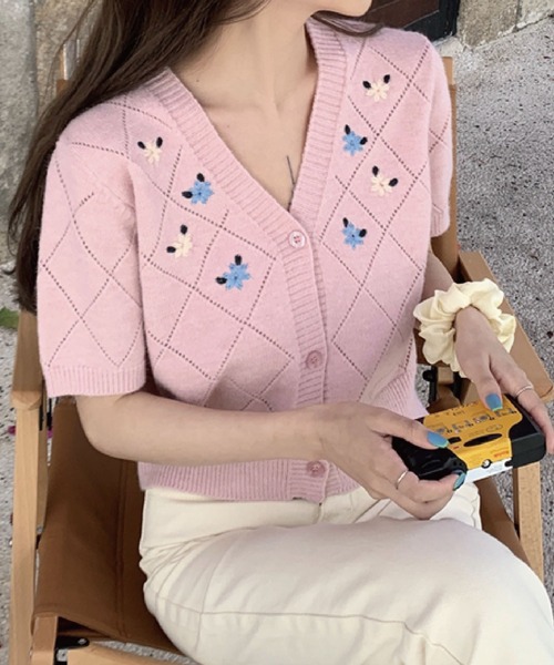 meJane(ミージェーン)の「フラワーモチーフVネックカーディガン(カーディガン/ボレロ・レディース・ホワイト/ピンク/ブルー・FREE)」の7枚目の写真
