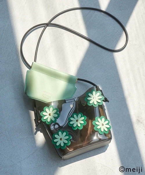 ROPE' PICNIC（ロペピクニック）の「【CHELSEA×ROPE' PICNIC】ポーチ付きフラワークリアバッグ（ショルダーバッグ・レディース・グリーン/オレンジ系その他・FREE）」の2枚目の写真