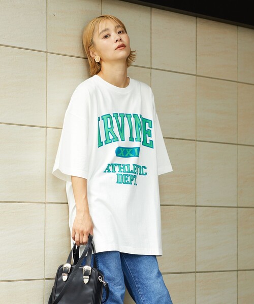 FREAK'S STORE（フリークスストア）の「ビッグカレッジロゴＴシャツ(チュニックTシャツ)（Tシャツ/カットソー・レディース・チャコールグレー/ベージュ/ネイビー/オフホワイト/グリーン・ﾌﾘ-）」の9枚目の写真