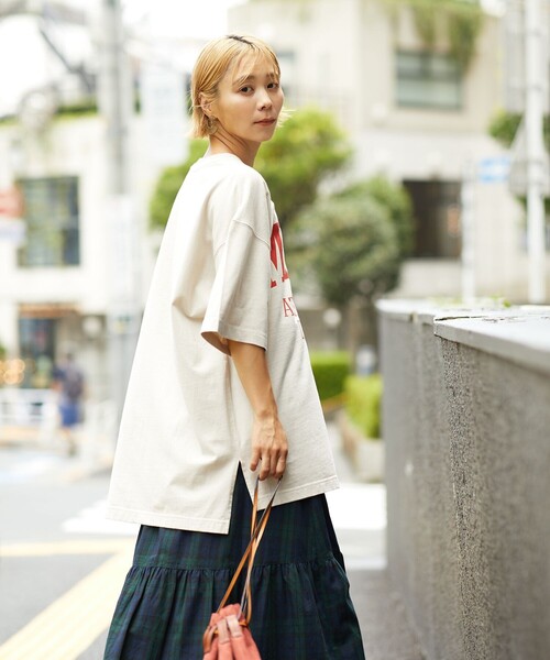 FREAK'S STORE（フリークスストア）の「ビッグカレッジロゴＴシャツ(チュニックTシャツ)（Tシャツ/カットソー・レディース・チャコールグレー/ベージュ/ネイビー/オフホワイト/グリーン・ﾌﾘ-）」の14枚目の写真