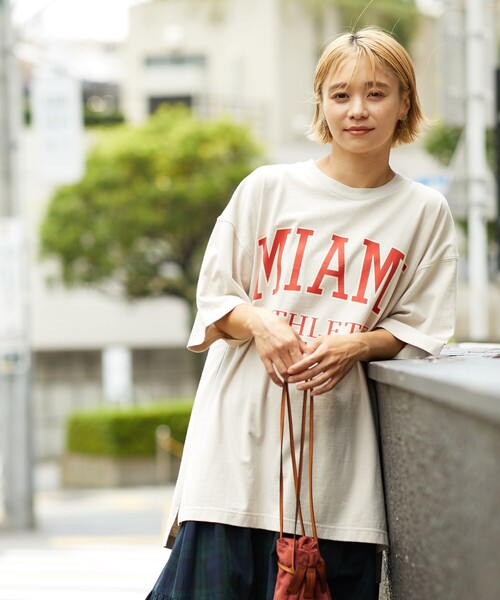 FREAK'S STORE（フリークスストア）の「ビッグカレッジロゴＴシャツ(チュニックTシャツ)（Tシャツ/カットソー・レディース・チャコールグレー/ベージュ/ネイビー/オフホワイト/グリーン・ﾌﾘ-）」の15枚目の写真