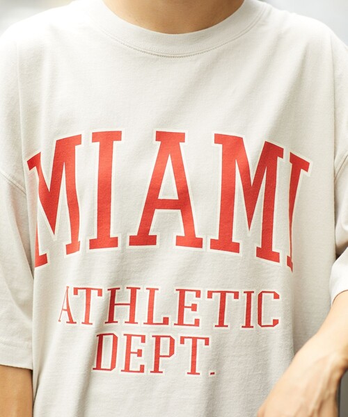 FREAK'S STORE（フリークスストア）の「ビッグカレッジロゴＴシャツ(チュニックTシャツ)（Tシャツ/カットソー・レディース・チャコールグレー/ベージュ/ネイビー/オフホワイト/グリーン・ﾌﾘ-）」の16枚目の写真