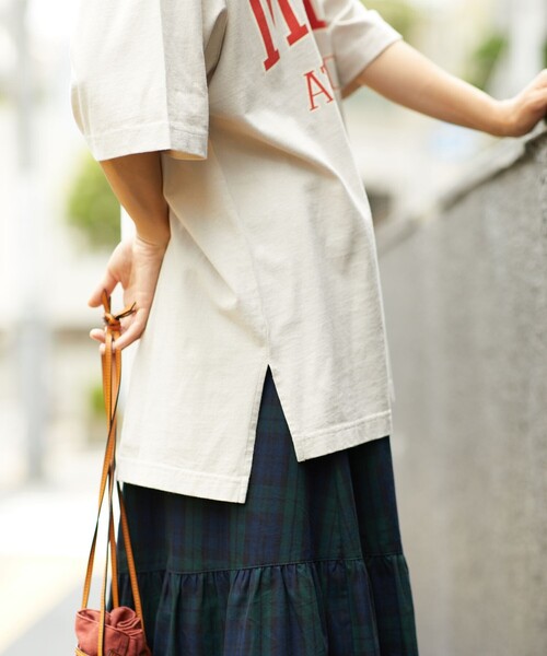 FREAK'S STORE（フリークスストア）の「ビッグカレッジロゴＴシャツ(チュニックTシャツ)（Tシャツ/カットソー・レディース・チャコールグレー/ベージュ/ネイビー/オフホワイト/グリーン・ﾌﾘ-）」の18枚目の写真