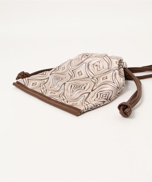 ap retro(アプレトロ)の「柄ジャガードミニ巾着ショルダーバッグ(ショルダーバッグ・レディース・ブラウン/アイボリー・FREE)」の3枚目の写真