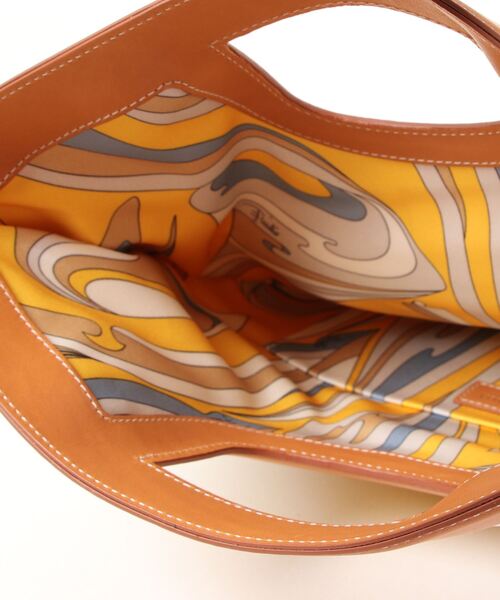 EMILIO PUCCI（エミリオプッチ）の「BAGS - DAY BAG - POCHETTE BAG（クラッチバッグ・レディース・イエロー・ONE SIZE）」の4枚目の写真
