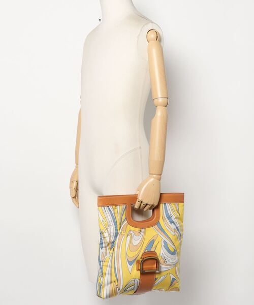 EMILIO PUCCI（エミリオプッチ）の「BAGS - DAY BAG - POCHETTE BAG（クラッチバッグ・レディース・イエロー・ONE SIZE）」の2枚目の写真
