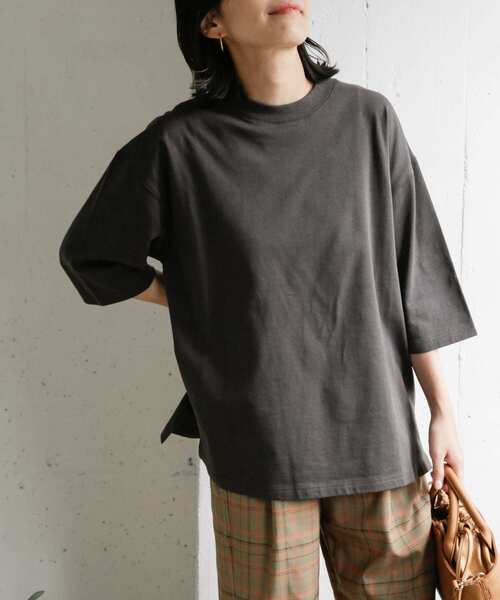 URBAN RESEARCH DOORS（アーバンリサーチドアーズ）の「オーバーサイズコットンTシャツ（Tシャツ/カットソー・レディース・パープル/ベージュ/スミクロ・ONE）」の2枚目の写真