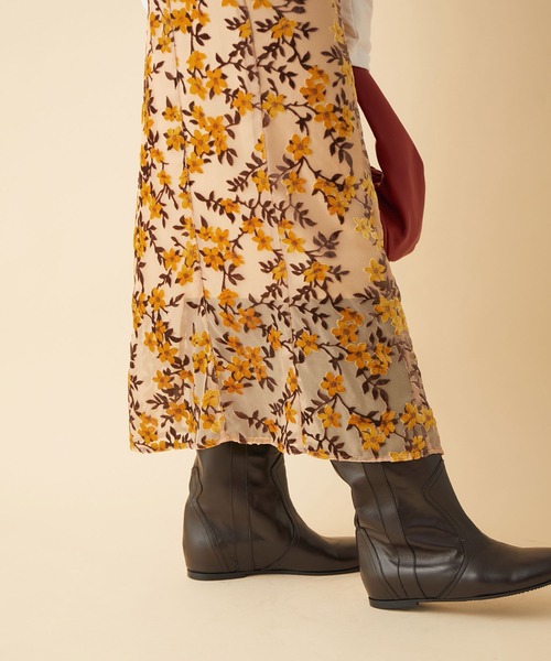 MADEMOISELLE ROPE'（マドモアゼル ロペ）の「【セットアップ対応】フロッキーフラワーストレートスカート（スカート・レディース・ブラウン系その他/ブルー系その他・38）」の6枚目の写真