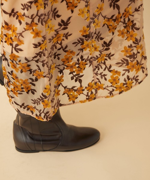 MADEMOISELLE ROPE'（マドモアゼル ロペ）の「【セットアップ対応】フロッキーフラワーストレートスカート（スカート・レディース・ブラウン系その他/ブルー系その他・38）」の8枚目の写真