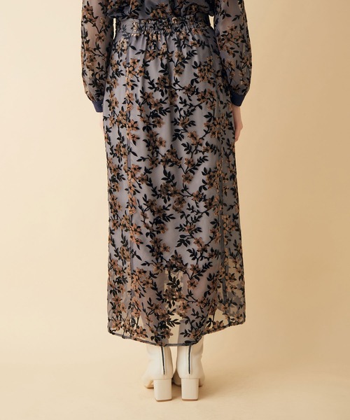 MADEMOISELLE ROPE'（マドモアゼル ロペ）の「【セットアップ対応】フロッキーフラワーストレートスカート（スカート・レディース・ブラウン系その他/ブルー系その他・38）」の3枚目の写真
