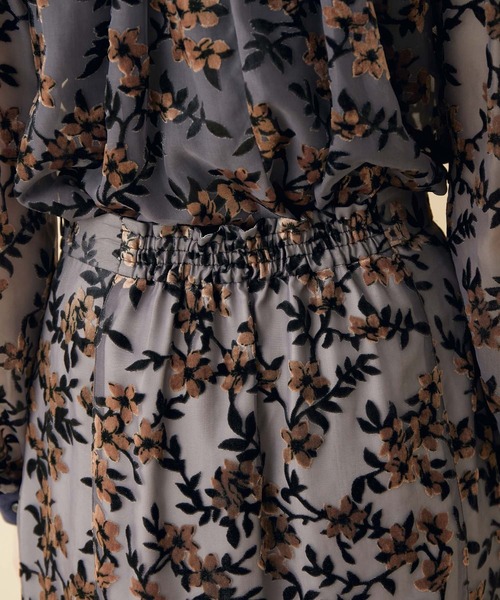 MADEMOISELLE ROPE'（マドモアゼル ロペ）の「【セットアップ対応】フロッキーフラワーストレートスカート（スカート・レディース・ブラウン系その他/ブルー系その他・38）」の9枚目の写真