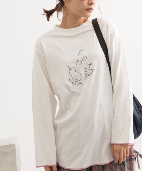 POU DOU DOU(プードゥドゥ)の「ギザギザステッチフルーツロングスリーブTee(Tシャツ/カットソー・レディース・ベージュ/オフホワイト・3)」の2枚目の写真
