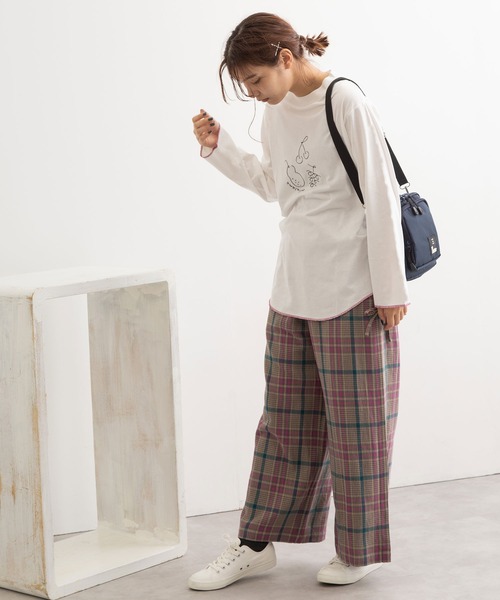 POU DOU DOU(プードゥドゥ)の「ギザギザステッチフルーツロングスリーブTee(Tシャツ/カットソー・レディース・ベージュ/オフホワイト・3)」の4枚目の写真
