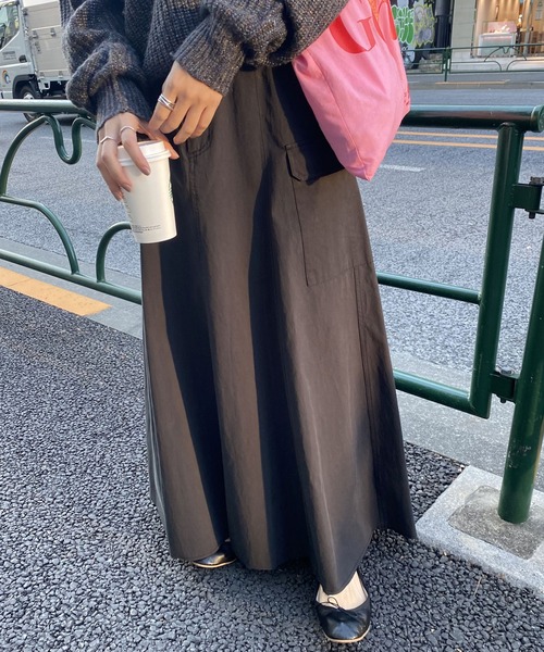 SHENERY（シーナリー）の「カットオフカーゴロングスカート（スカート・レディース・ブラック/カーキ・38/36）」の3枚目の写真