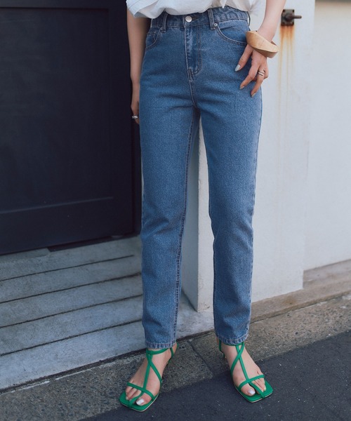 titivate(ティティベイト)の「スリムテーパードデニムパンツ(デニムパンツ・レディース・ホワイト系その他/ライトブルー/ブルー/ブラック・S/M/L)」の4枚目の写真