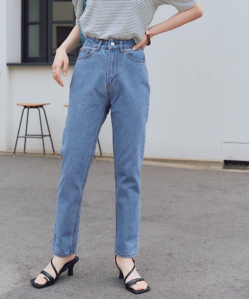 titivate(ティティベイト)の「スリムテーパードデニムパンツ(デニムパンツ・レディース・ホワイト系その他/ライトブルー/ブルー/ブラック・S/M/L)」の3枚目の写真