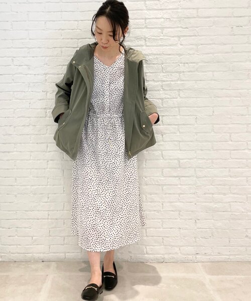 DRESKIP(ドレスキップ)の「◆変形ドットVネックワンピース(ワンピース・レディース・ホワイト系3/ブラック系/ブルー系5・02/03/04)」の7枚目の写真