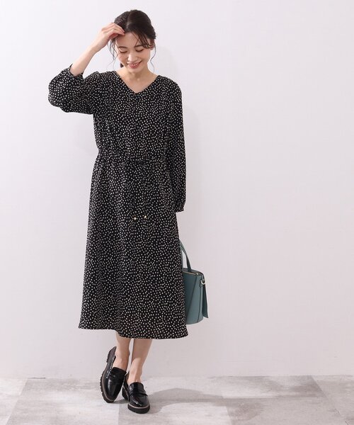 DRESKIP(ドレスキップ)の「◆変形ドットVネックワンピース(ワンピース・レディース・ホワイト系3/ブラック系/ブルー系5・02/03/04)」の10枚目の写真