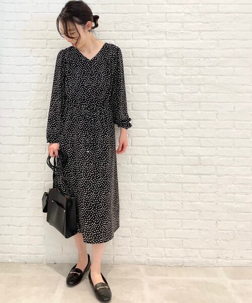 DRESKIP(ドレスキップ)の「◆変形ドットVネックワンピース(ワンピース・レディース・ホワイト系3/ブラック系/ブルー系5・02/03/04)」の14枚目の写真
