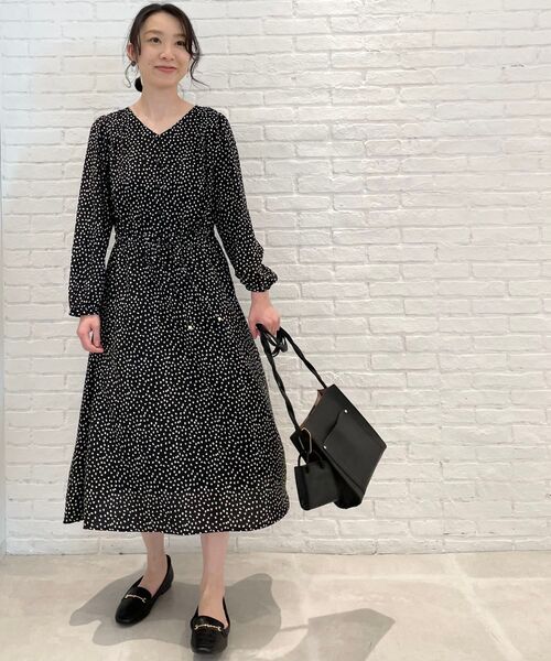 DRESKIP(ドレスキップ)の「◆変形ドットVネックワンピース(ワンピース・レディース・ホワイト系3/ブラック系/ブルー系5・02/03/04)」の15枚目の写真
