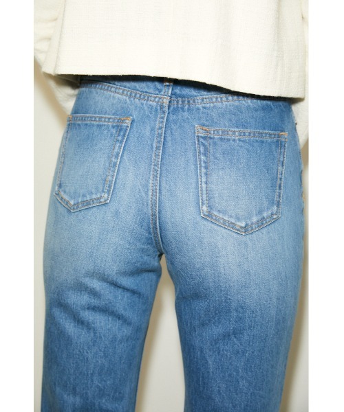 THROW by SLY（スローバイスライ）の「THROW HW SEMI FLARE PT-A ハイウエスト セミ フレア デニムパンツ（デニムパンツ・レディース・ブルー・23inch/24inch/25inch/26inch）」の6枚目の写真