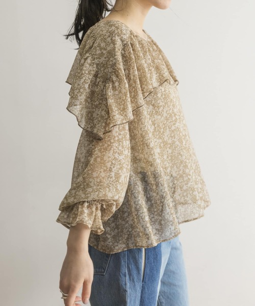 URBAN RESEARCH(アーバンリサーチ)の「フラワープリントフリルブラウス(シャツ/ブラウス・レディース・ブラック/ベージュ・FREE)」の15枚目の写真