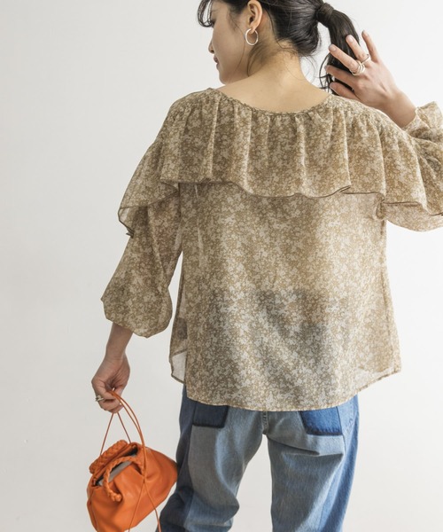 URBAN RESEARCH(アーバンリサーチ)の「フラワープリントフリルブラウス(シャツ/ブラウス・レディース・ブラック/ベージュ・FREE)」の17枚目の写真