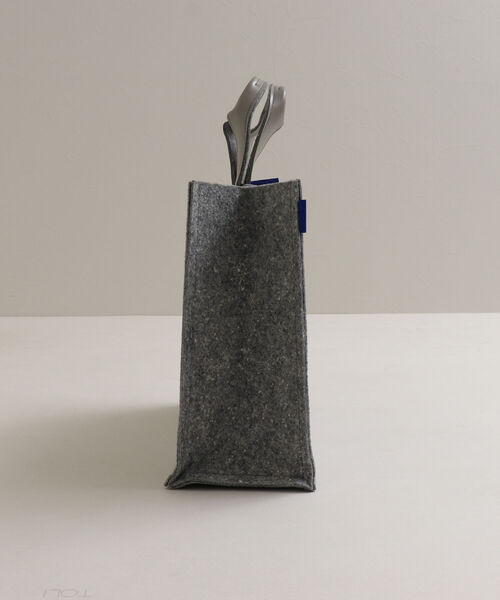 GLOSTER（グロスター）の「【BLAW/ブラウ】デッドストックフェルトトート 横型Mサイズ HORIZONTAL（トートバッグ・メンズ・グレー・FREE）」の9枚目の写真
