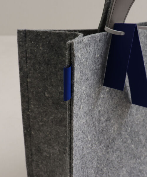GLOSTER（グロスター）の「【BLAW/ブラウ】デッドストックフェルトトート 横型Mサイズ HORIZONTAL（トートバッグ・メンズ・グレー・FREE）」の4枚目の写真