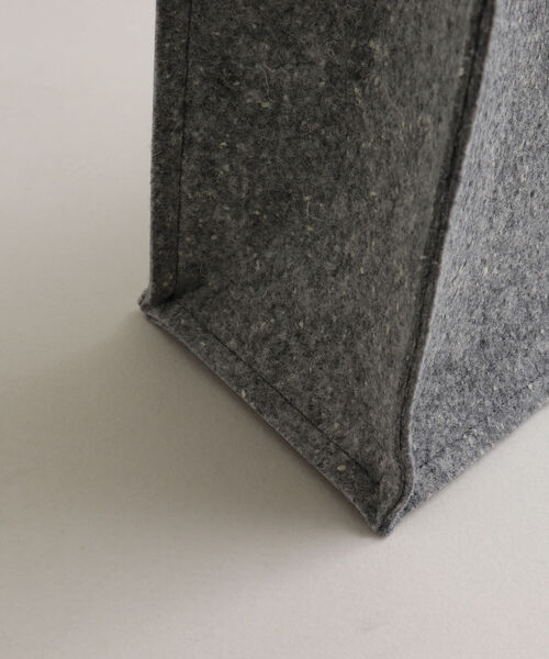 GLOSTER（グロスター）の「【BLAW/ブラウ】デッドストックフェルトトート 横型Mサイズ HORIZONTAL（トートバッグ・メンズ・グレー・FREE）」の2枚目の写真