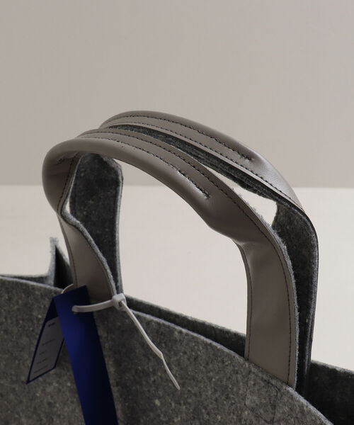 GLOSTER（グロスター）の「【BLAW/ブラウ】デッドストックフェルトトート 横型Mサイズ HORIZONTAL（トートバッグ・メンズ・グレー・FREE）」の3枚目の写真