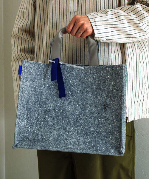 GLOSTER（グロスター）の「【BLAW/ブラウ】デッドストックフェルトトート 横型Mサイズ HORIZONTAL（トートバッグ・メンズ・グレー・FREE）」の11枚目の写真